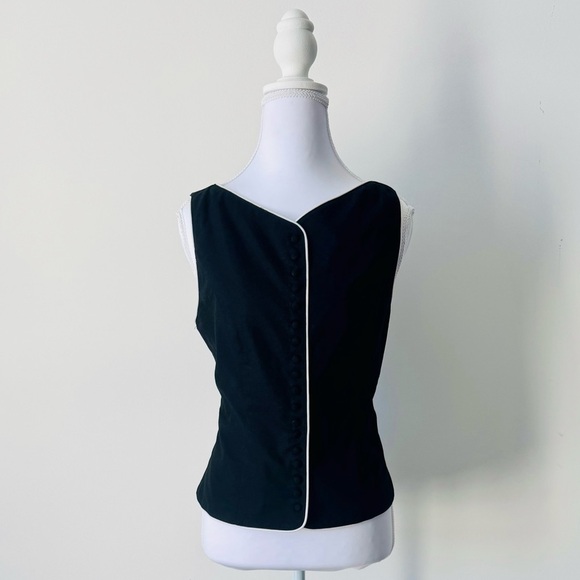 Black Contrast Trim Button-Up Vest 🖤 - Picture 2 of 5